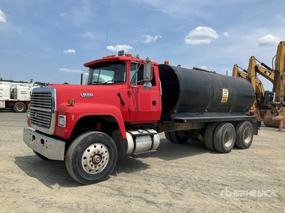 1995 Ford LT8000 3250 L 6x4 Camion à eau