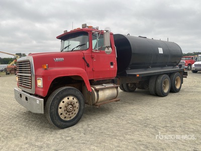 1993 Ford LT8000 4x2 Water vrachtwagen