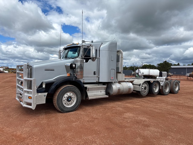 2009 Kenworth T800 10x4 Quad/A Sleeper Truck Tractor