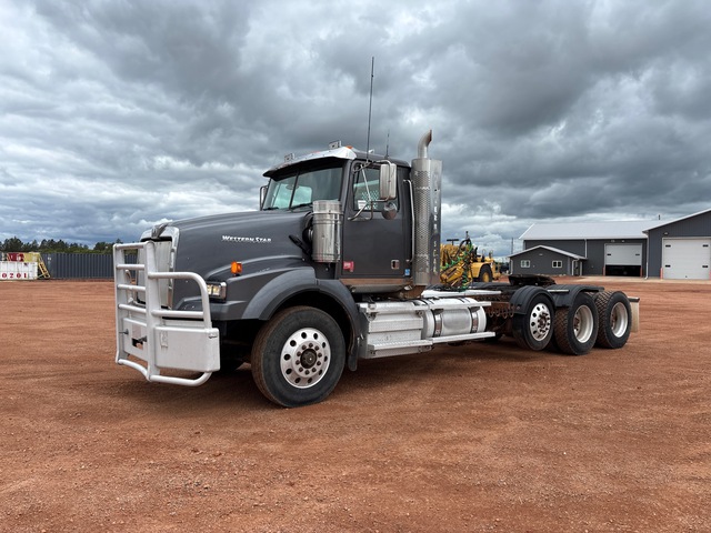 2012 Western Star 4900 8x4 Tri/A Day Cab Truck Tractor