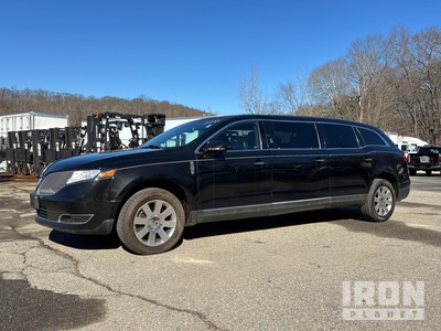 2015 Lincoln MKT AWD Limousine