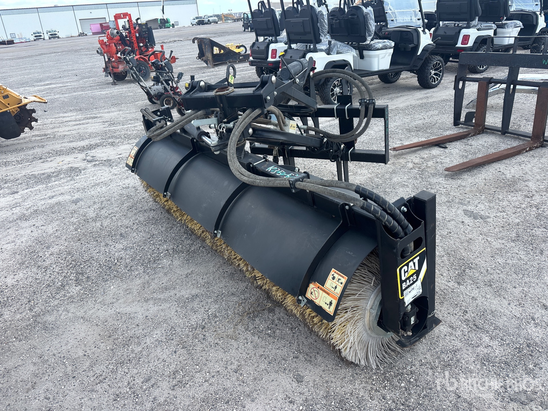 Cat BA25 106 in Wheel loader broom