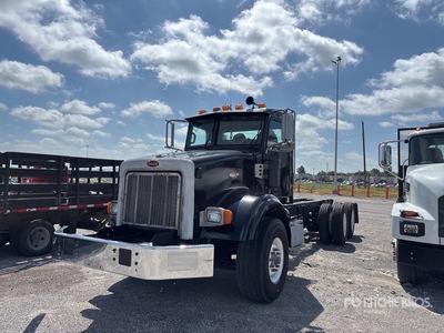 2007 Peterbilt 357 6x4 を見 Cab and Chassis
