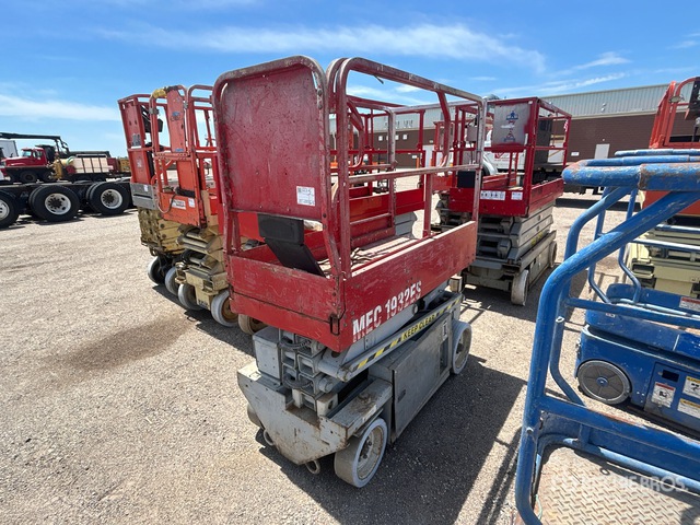 MEC 1932ES Electric Scissor Lift