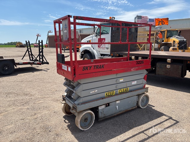 2005 SkyTrak SJIII3226 Electric Scissor Lift