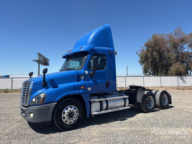 2020 Freightliner Cascadia 125 6x4 T/A Day Cab Truck Tractor
