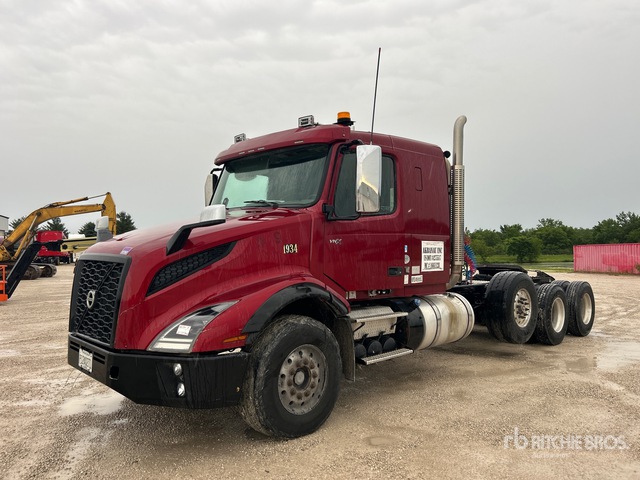 2019 Volvo VNL 8x4 Heavy Haul Tri/A Sleeper Truck Tractor
