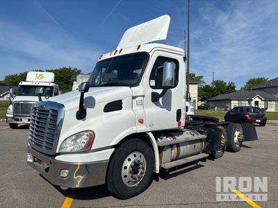 2013 Freightliner CA113 6x4 T/A Day Cab Truck Tractor