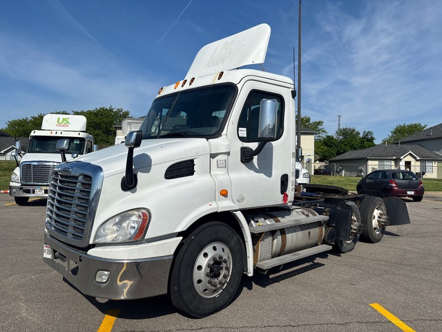 2013 Freightliner CA113 6x4 T/A Day Cab Truck Tractor