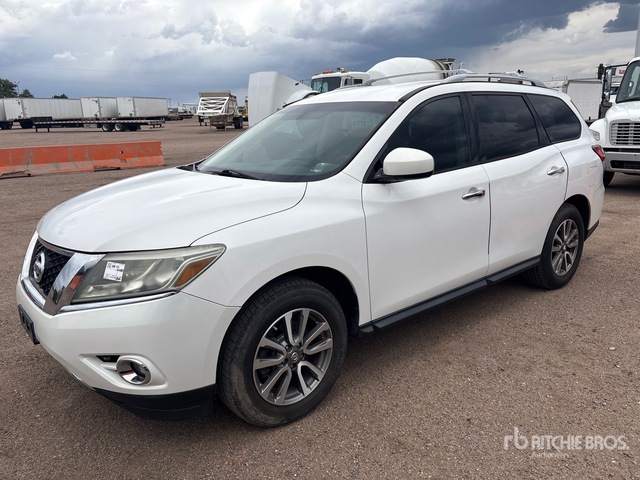 2013 Nissan Pathfinder SV SV AWD SUV