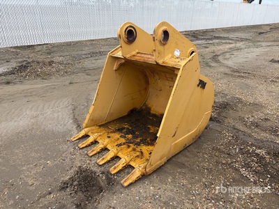 44 in Digging Excavator Bucket - Fits 20-25 Ton Excavator