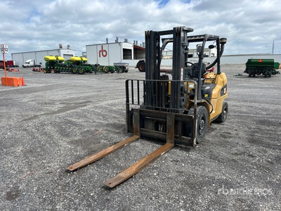 2020 Cat DP40N 7350 lb Pneumatic Tire Chariot Élévateur