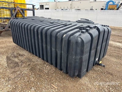 2000 gal Poly Water タンク