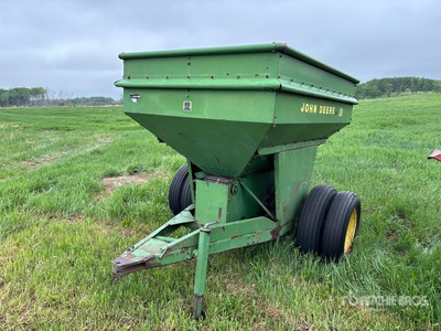 John Deeer 301 S/A Fertilizer Spreader