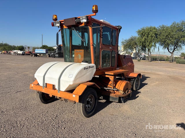 1998 Broce RJ350 Self-Propelled Broom