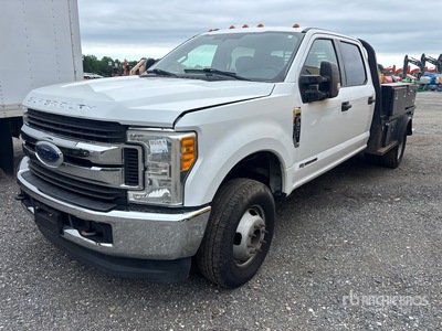2017 Ford F-350 4x4 Flatbed Truck