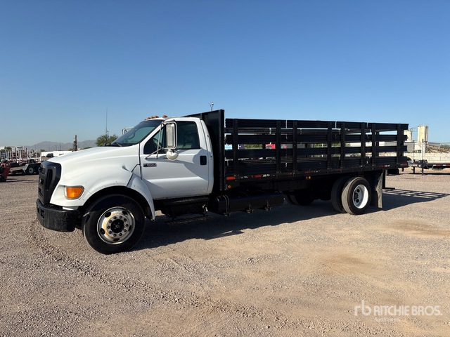 2004 Ford F-650 XL 4x2 Flatbed Truck