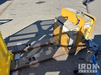 Yale 2050 lb Electric Palletwagen