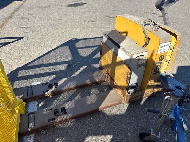 2005 Yale  6000 lb Electric Pallet Jack