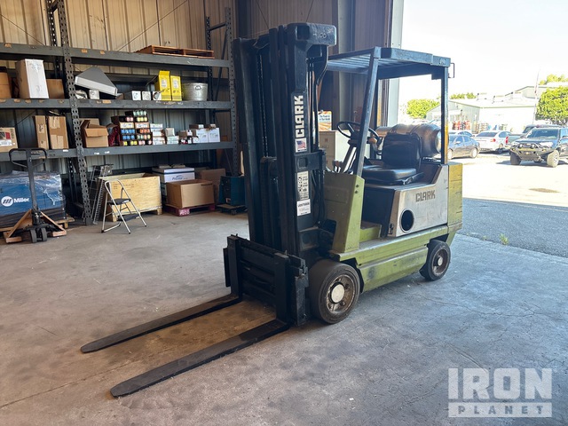 Clark GCS-25MC 4100 lb Cushion Tire Forklift (Inoperable)