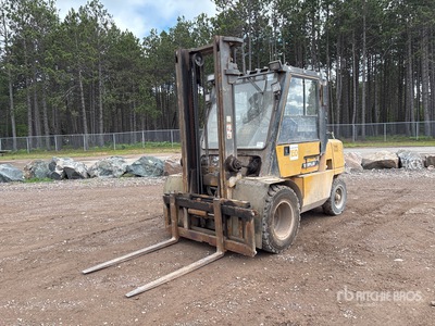 2003 Cat GP40KL 9000 lb Pneumatic Tire Chariot Élévateur