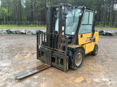 2004 Cat DP40K 7550 lb Forklift