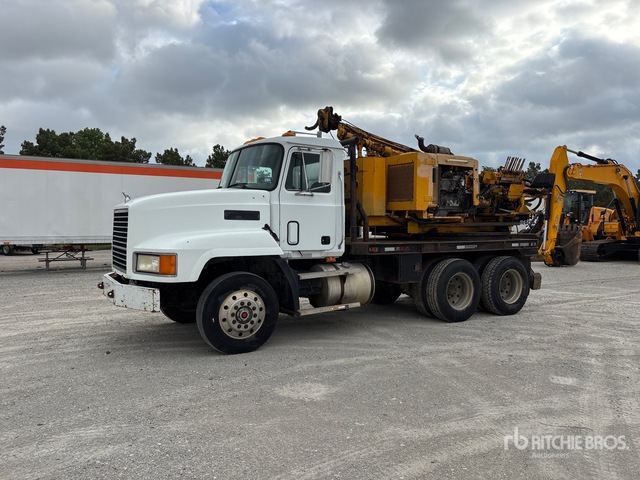Texoma Super E on 1990 Mack CH613 6x4 Drill Truck