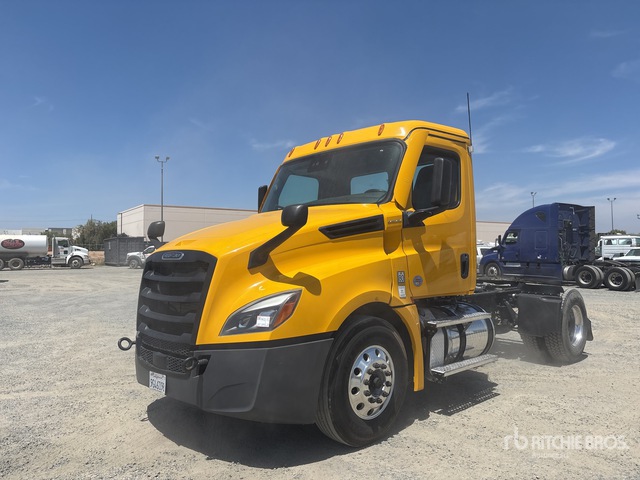 2022 Freightliner Cascadia 126 4x2 S/A Day Cab Truck Tractor