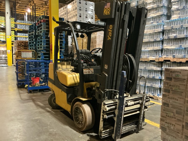 2009 Yale GLC080VXNGSQ094 4950 lb Cushion Tire Forklift (Inoperable)