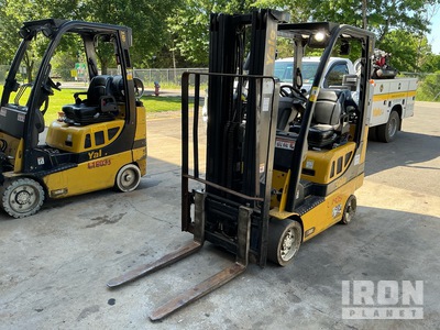 2014 Yale GC040SVX 3750 lb Pneumatic Tire Forklift