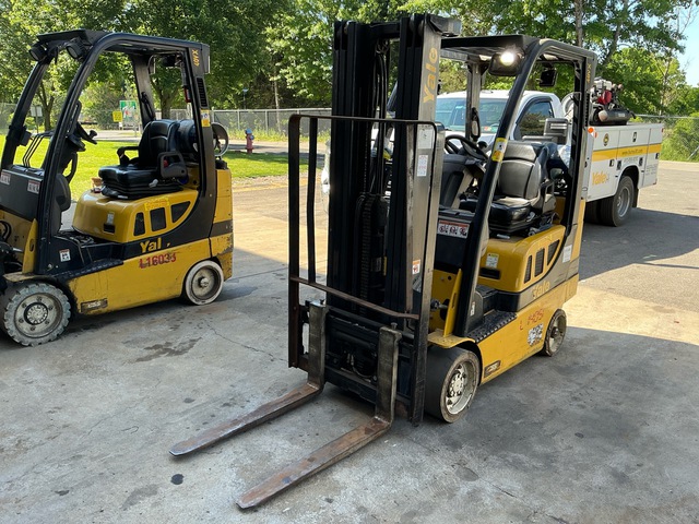2014 Yale GC040SVX 3750 lb Pneumatic Tire Forklift