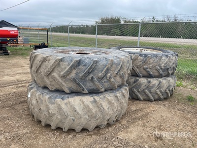 Quantity of (4) BKT 520/85R42 Neumáticos