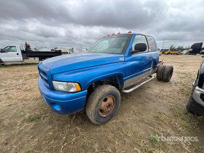 1999 Dodge Ram 3500 4x4 Extended Cab Cab and Chassis (Inoperable)
