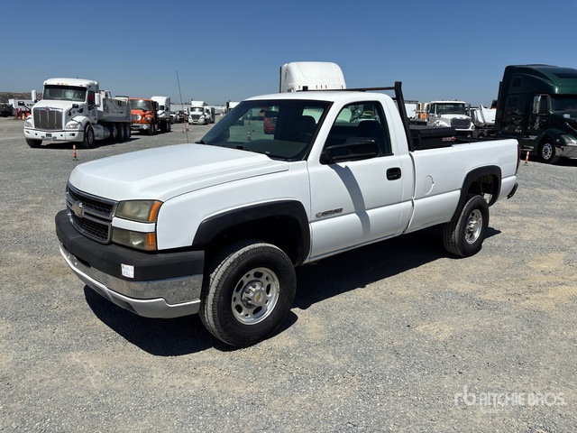 2006 Chevrolet Silverado 2500HD LS 4x2 Pickup