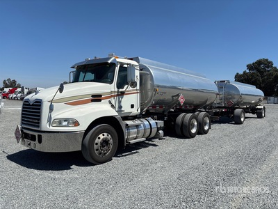 2018 Mack CXU613 6x4 Kraftstoff-Tankwagen