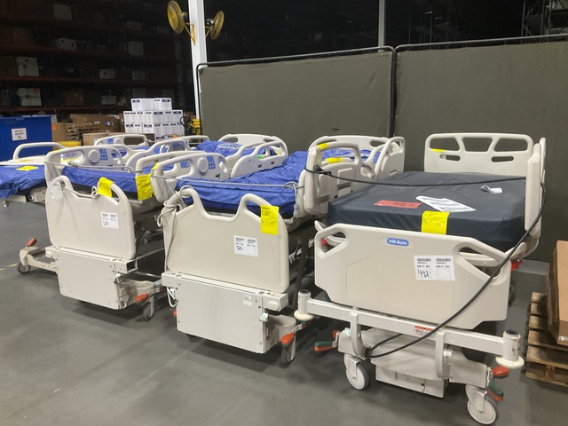 (4) Hospital Beds (4) Hospital Beds