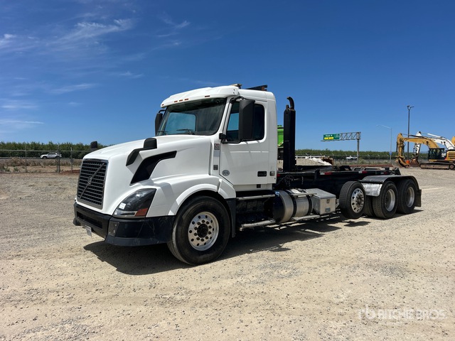 2012 Volvo VNL 8x4 Hooklift Truck