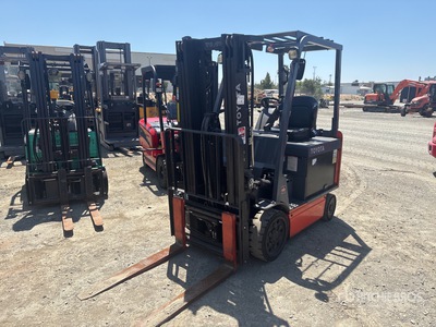 2015 Toyota 8FBCHU25 4400 lb Carretilla Elevadora