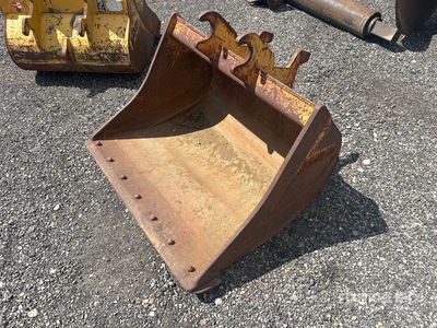 42 in Cleanup Backhoe Rear Bucket - Fits Cat