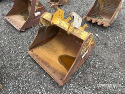 AMI 36 in Cleanup ローダーバックホー用バケット - Fits Cat