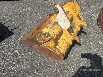 36 in Cleanup Backhoe Rear Bucket - Fits Cat