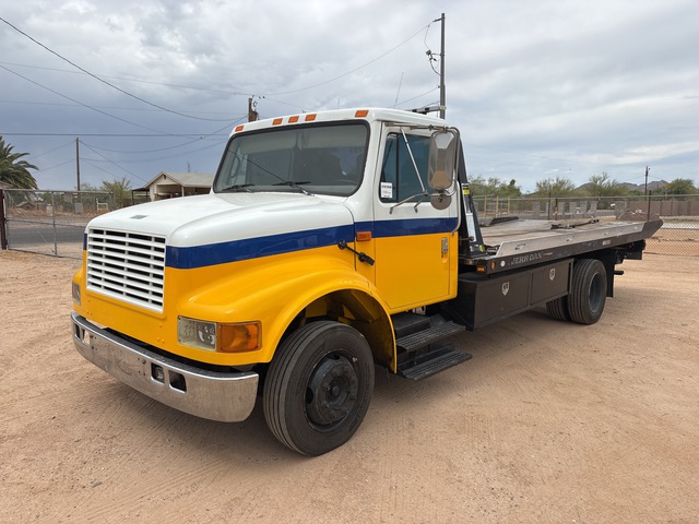 1999 International 4700 4x2 Rollback Truck