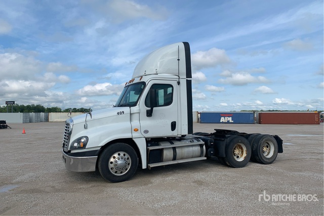 2016 Freightliner Cascadia 125 6x4 T/A Day Cab Truck Tractor