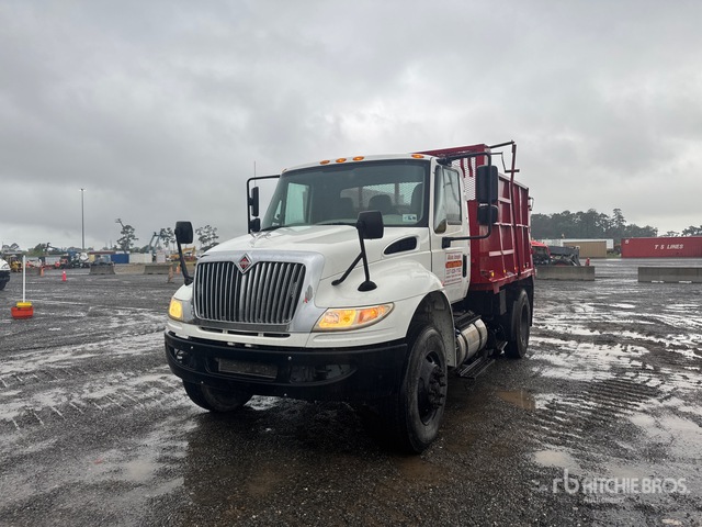 2017 International 4400 4x2 S/A Dump Truck