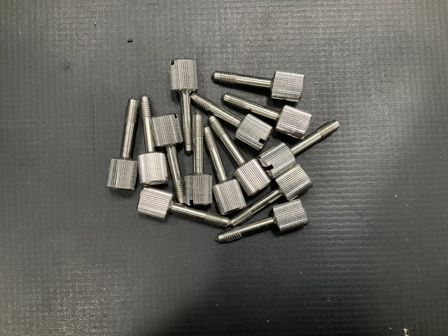 (14) 60224344 Captive Thumb Screws