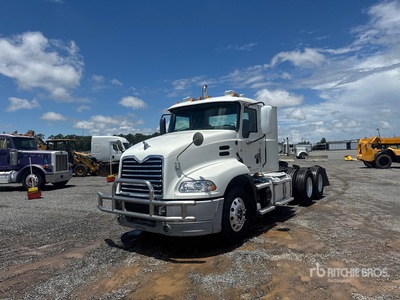 2013 Mack CXU613 6x4 Ciągnik siodłowy T/A z kabiną dzienną