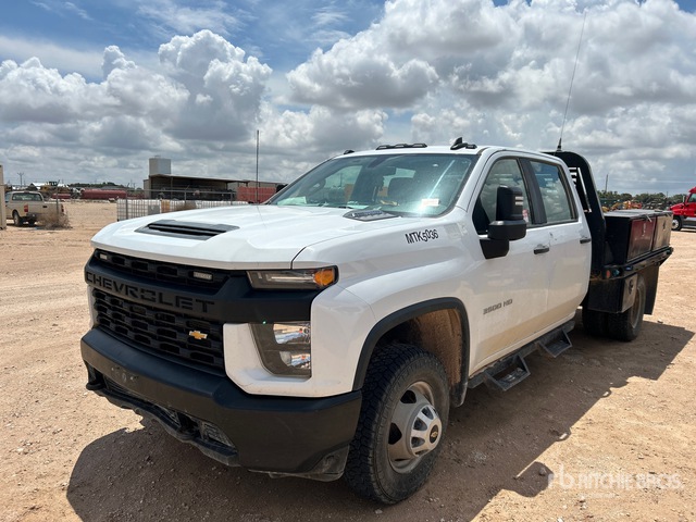 2021 Chevrolet Silverado 3500HD 4x4 Crew Cab Flatbed Truck