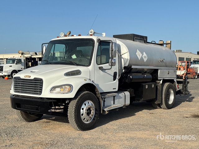 Etnyre 2000 gal on 2009 Freightliner M2 106 4x2 Asphalt Distributor Truck