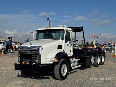 2010 Mack GU813 6x4 Roll-Off Truck