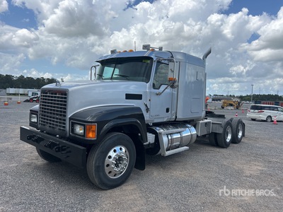 2012 Mack CHU613 6x4 Cabeza Tractora Cabina Dormitorio